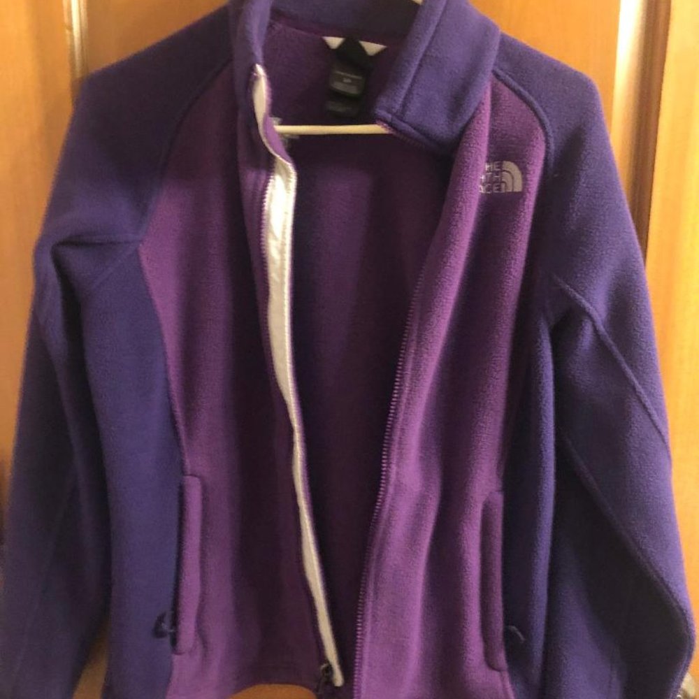 North Face Fleece Jacket with pockets.